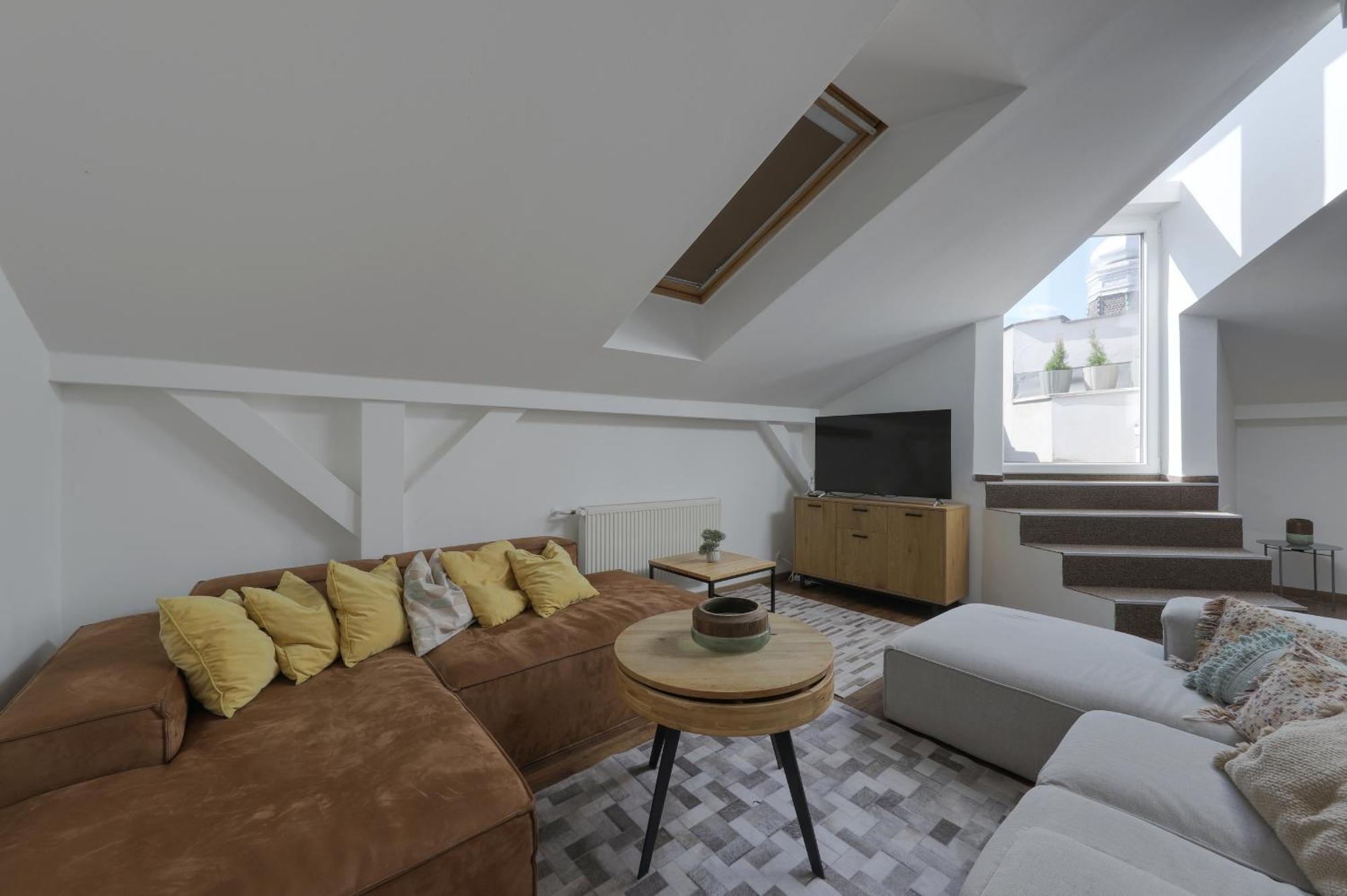 Aneri Apartment Old Town Bratislava Bagian luar foto