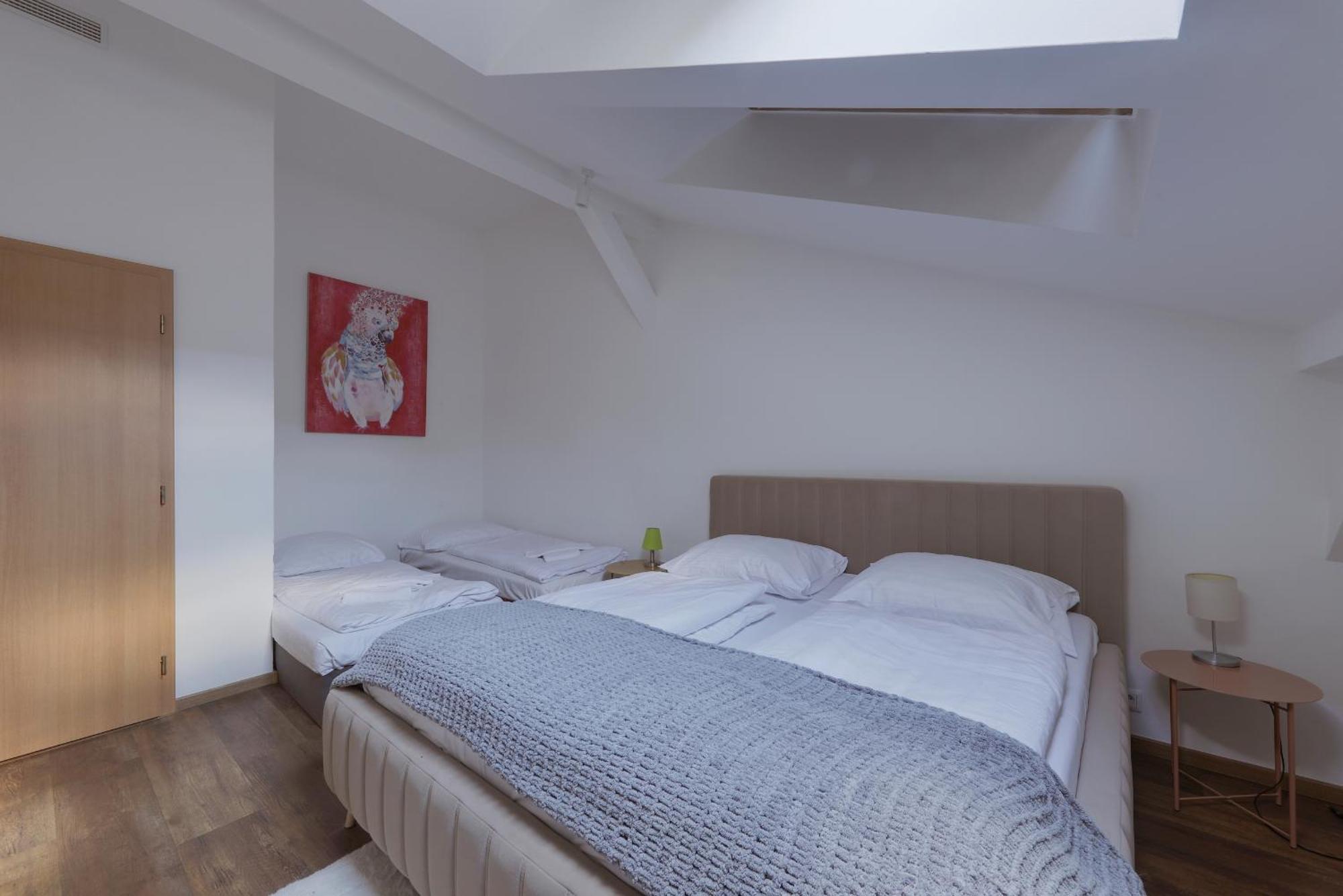 Aneri Apartment Old Town Bratislava Bagian luar foto