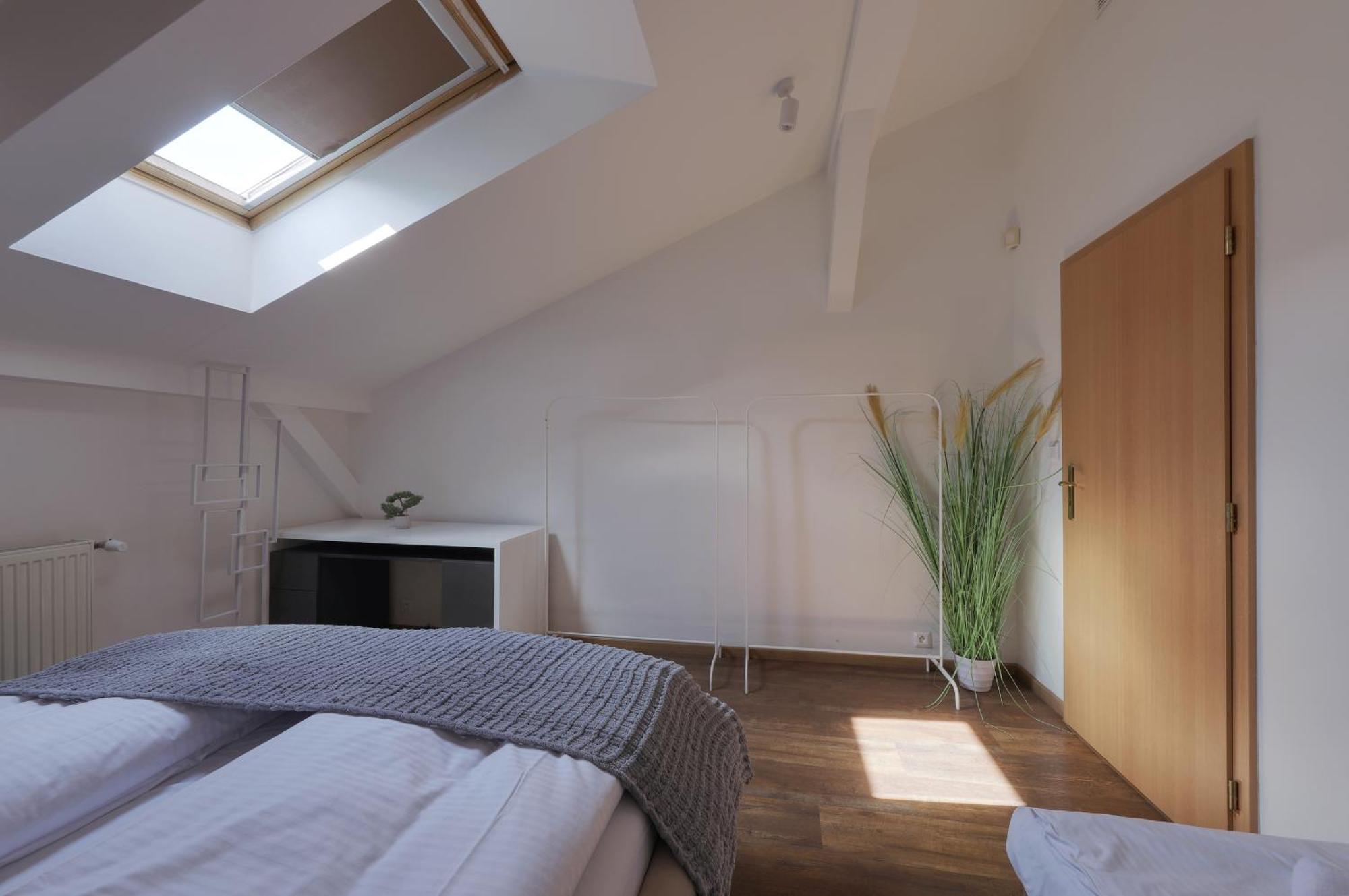 Aneri Apartment Old Town Bratislava Bagian luar foto