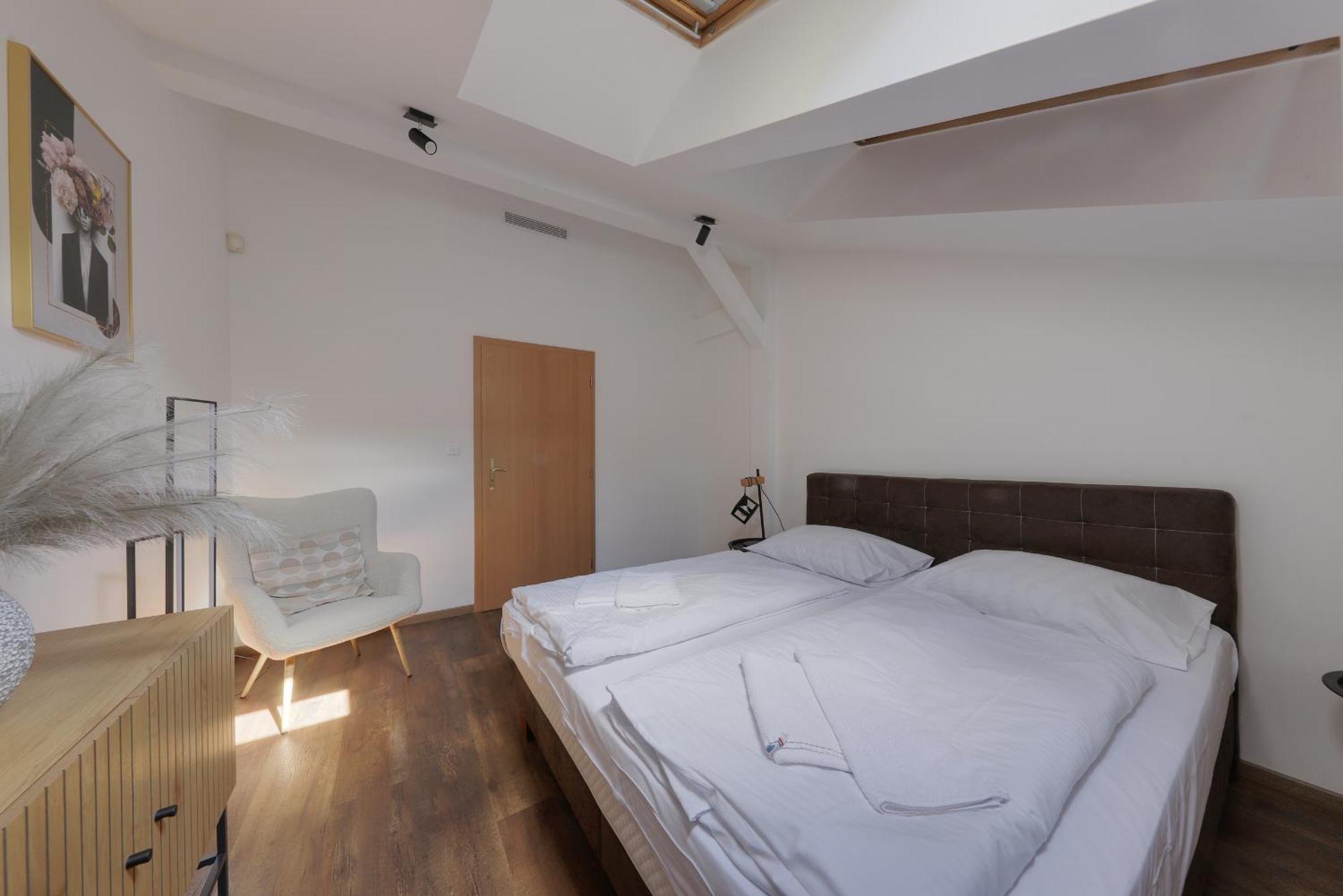 Aneri Apartment Old Town Bratislava Bagian luar foto