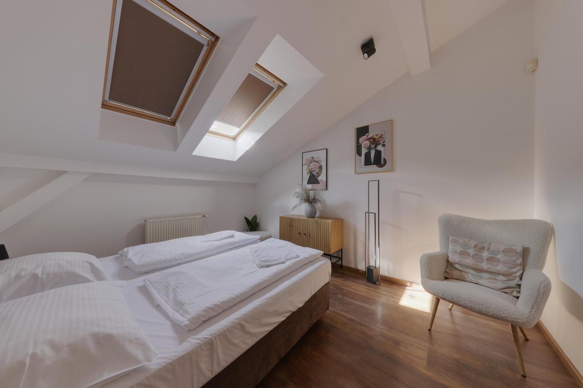 Aneri Apartment Old Town Bratislava Bagian luar foto