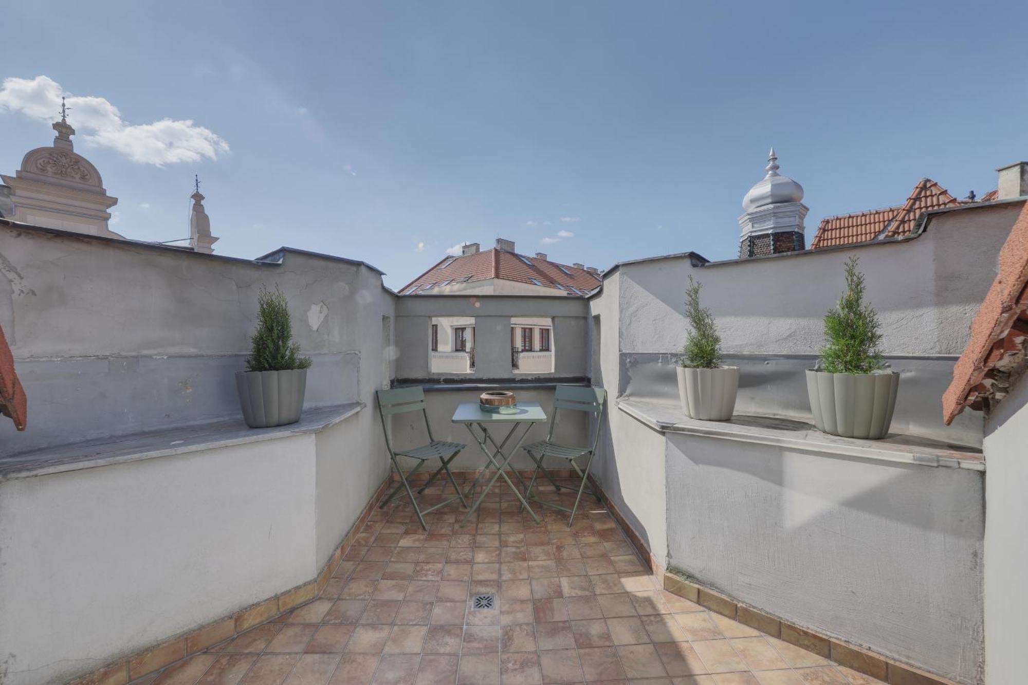 Aneri Apartment Old Town Bratislava Bagian luar foto