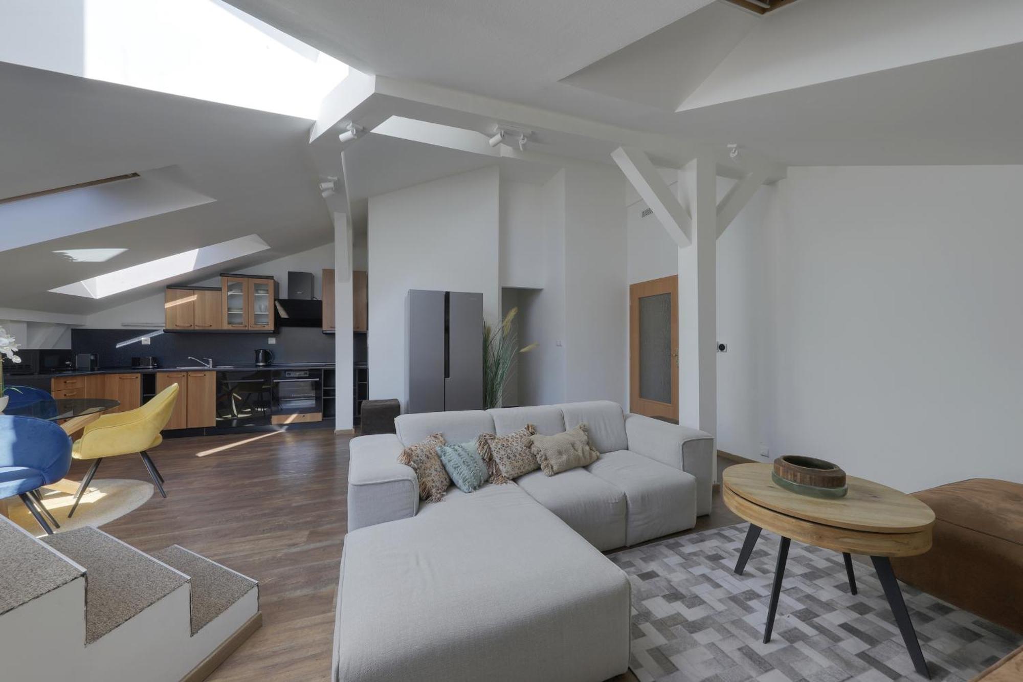 Aneri Apartment Old Town Bratislava Bagian luar foto