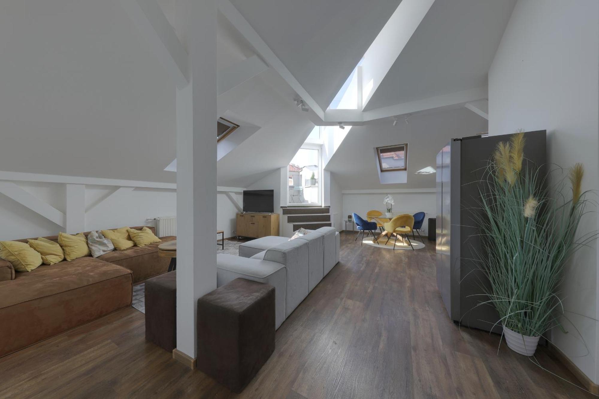 Aneri Apartment Old Town Bratislava Bagian luar foto