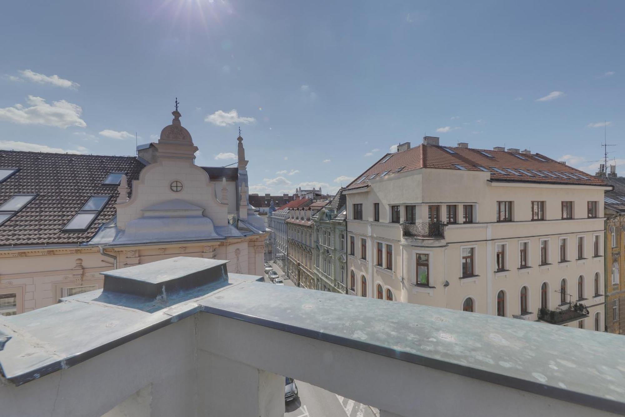 Aneri Apartment Old Town Bratislava Bagian luar foto