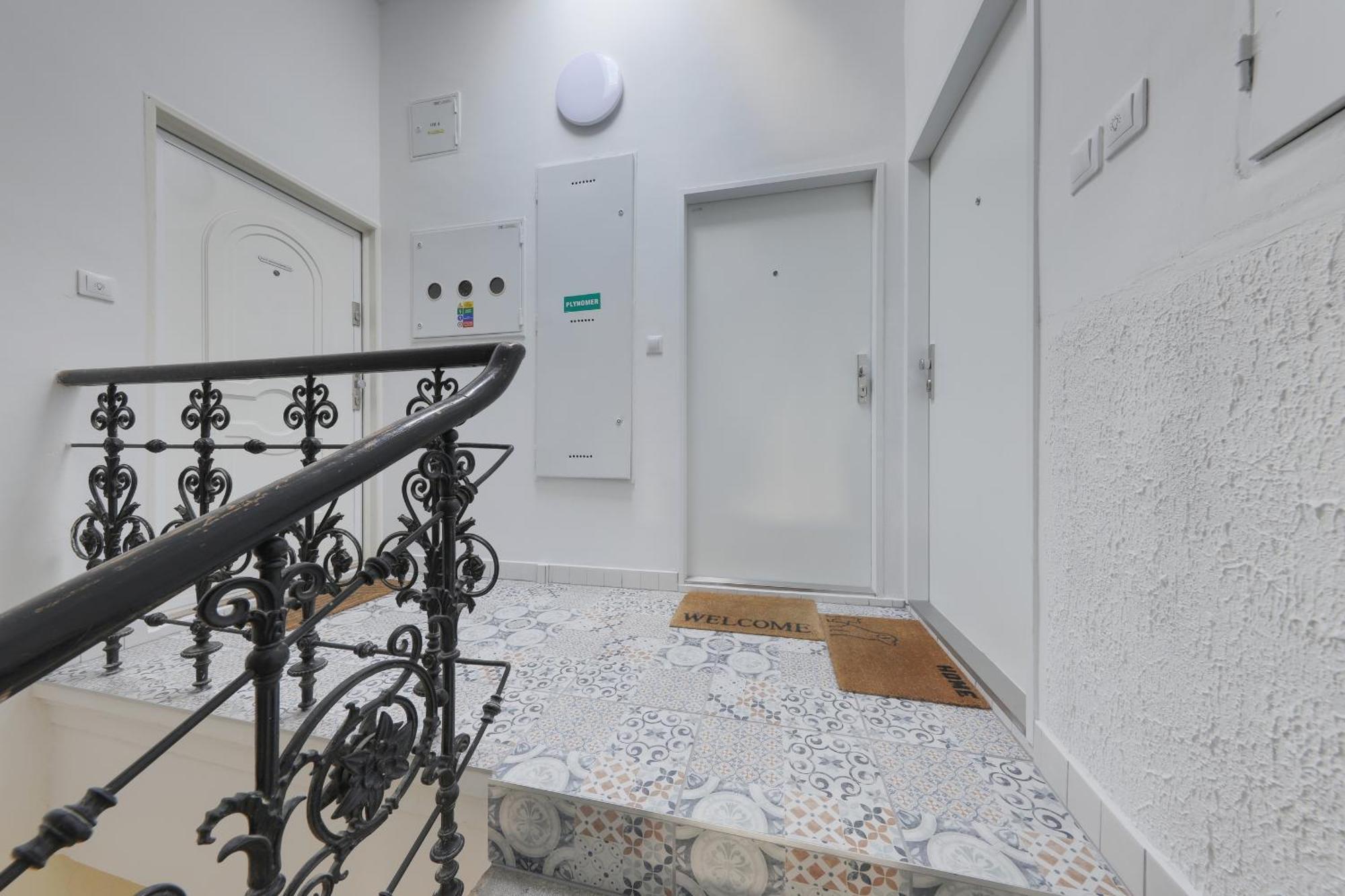 Aneri Apartment Old Town Bratislava Bagian luar foto