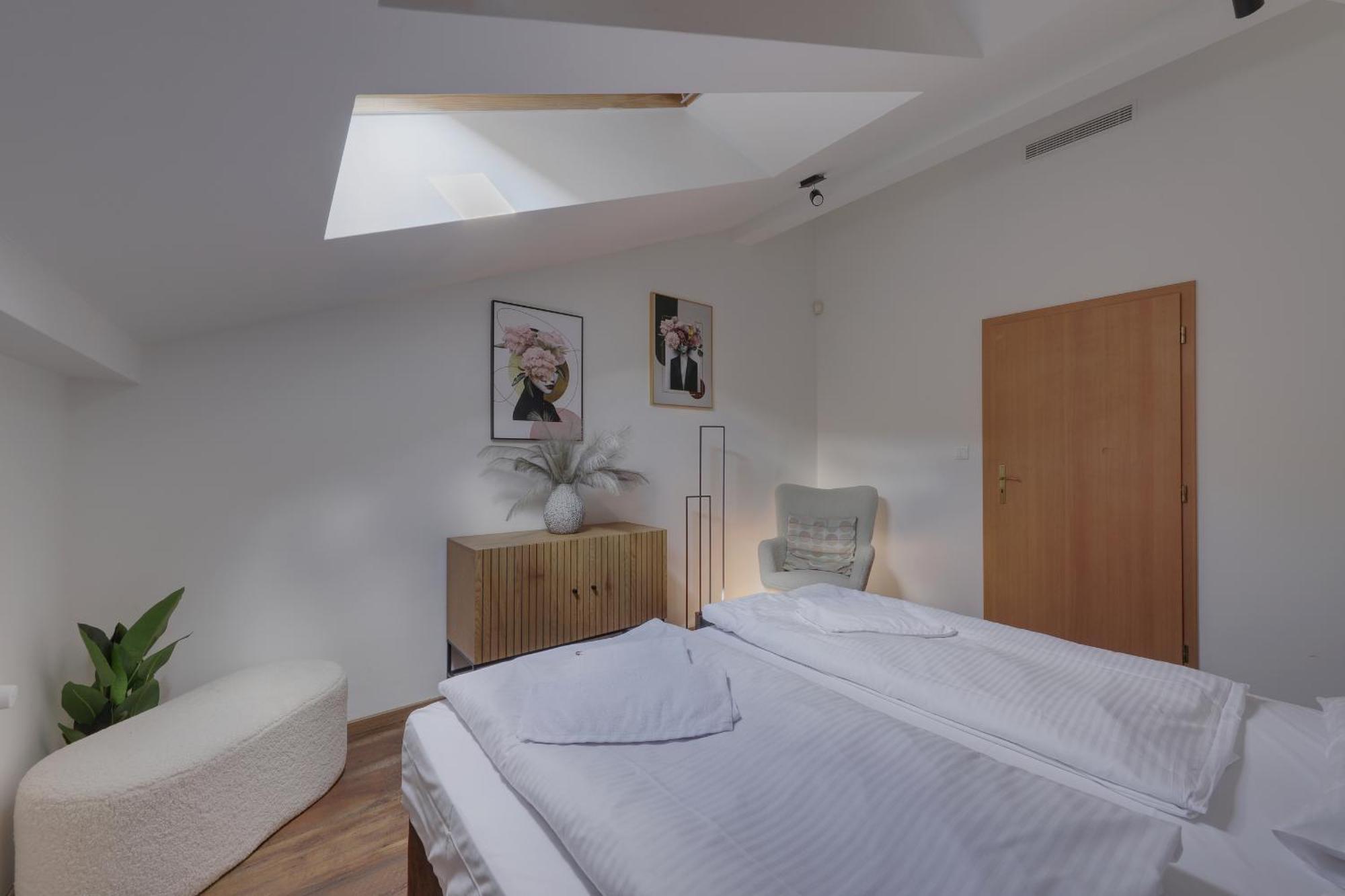 Aneri Apartment Old Town Bratislava Bagian luar foto